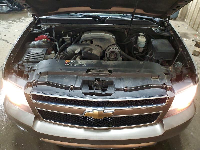 51897696 :رقم المزاد ، 1GNSKJE33BR334511 vin ، 2011 Chevrolet Suburban مزاد بيع