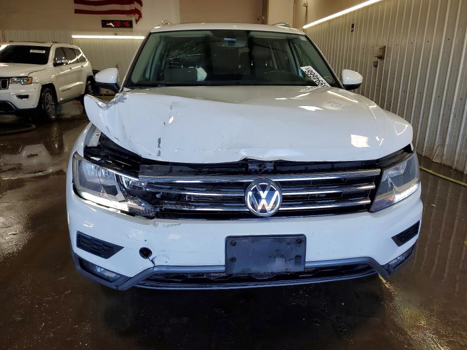 48994666 :رقم المزاد ، 3VV2B7AX0JM184718 vin ، 2018 Volkswagen Tiguan مزاد بيع