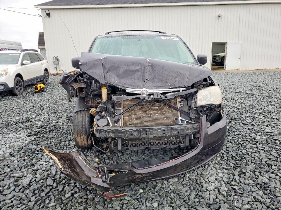 49644186 :رقم المزاد ، 2A4RR5D13AR415196 vin ، 2010 Chrysler Town & Country مزاد بيع