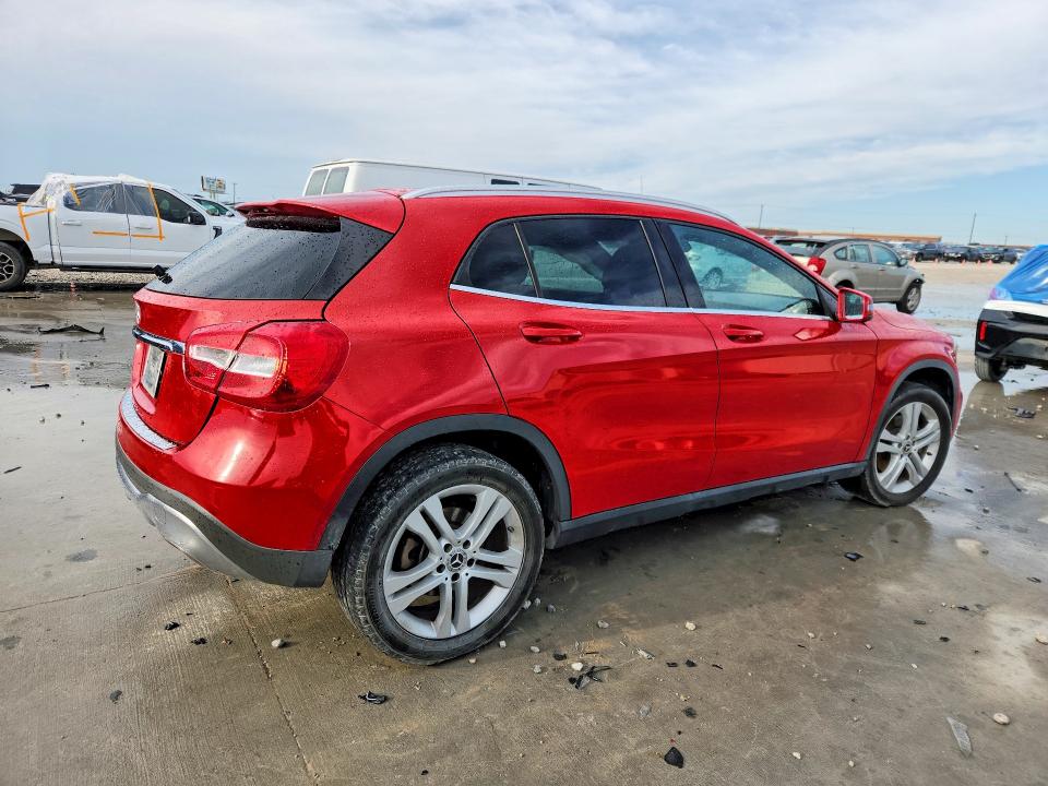 48615786 :رقم المزاد ، WDCTG4EB5JJ437377 vin ، 2018 Mercedes-benz Gla مزاد بيع
