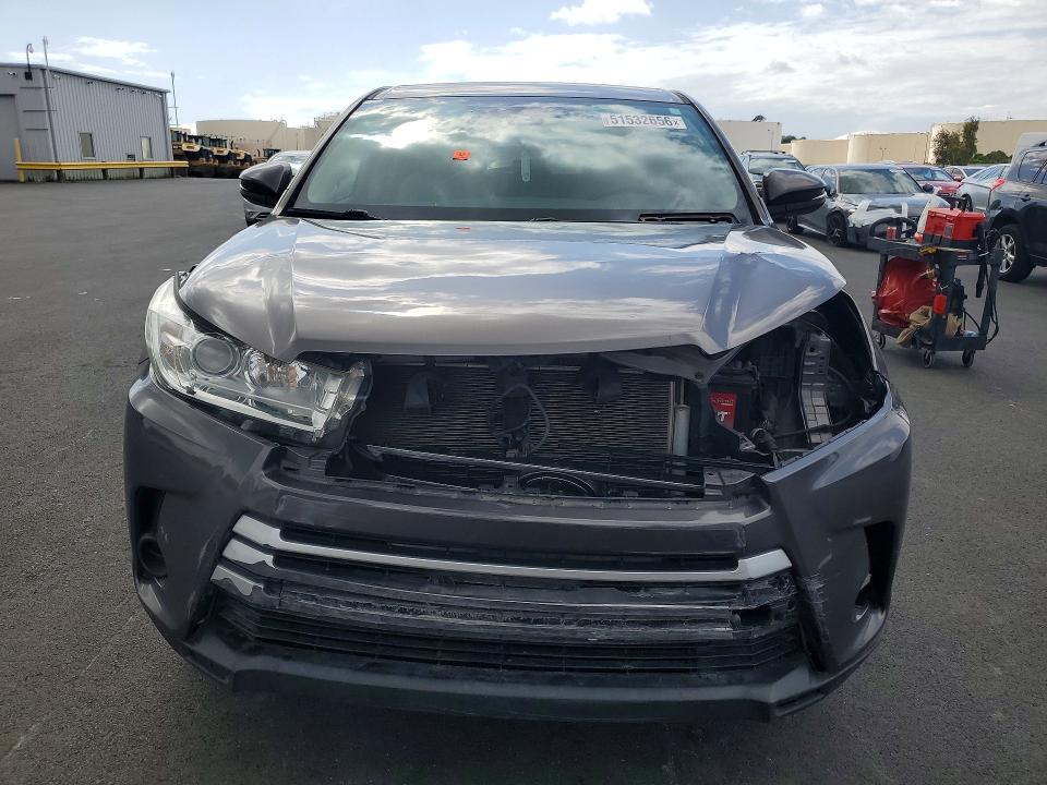51532656 :رقم المزاد ، 5TDZARFHXJS036430 vin ، 2018 Toyota Highlander مزاد بيع