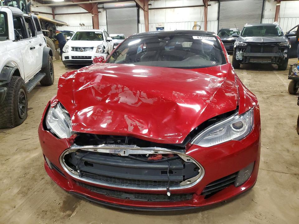 47388206 :رقم المزاد ، 5YJSA1V43FF097373 vin ، 2015 Tesla Model S مزاد بيع