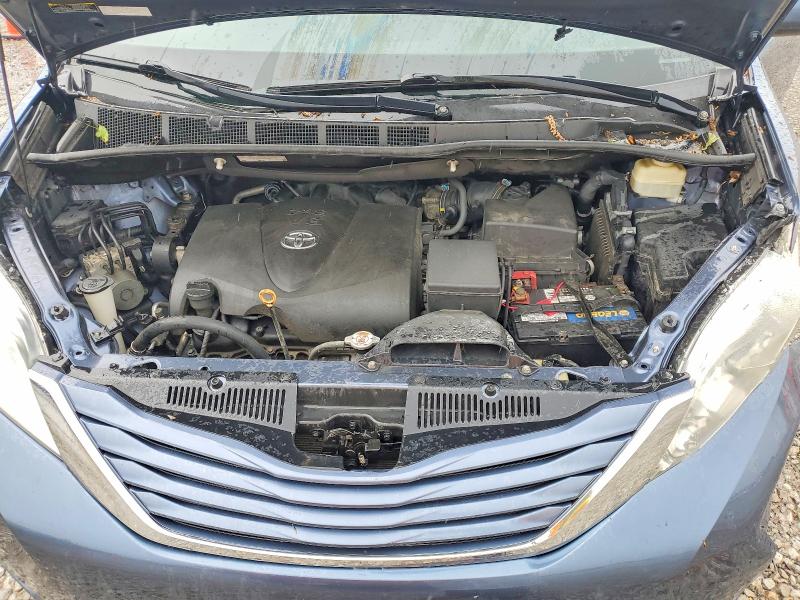 51821326 :رقم المزاد ، 5TDJZ3DC2HS162639 vin ، 2017 Toyota Sienna مزاد بيع
