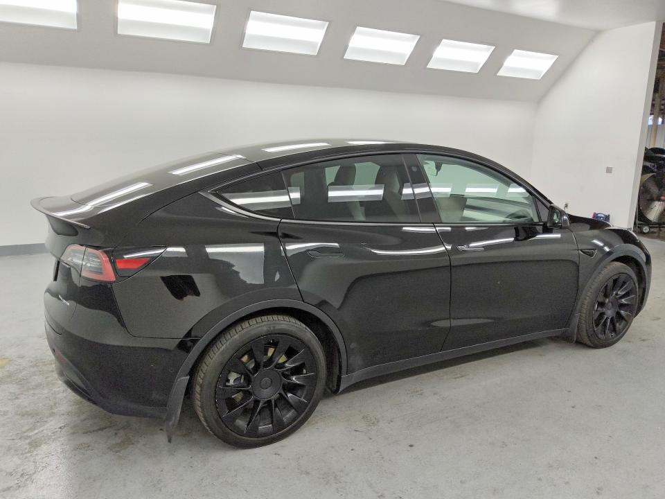 47215856 :رقم المزاد ، 5YJYGAEE6MF201613 vin ، 2021 Tesla Model Y مزاد بيع