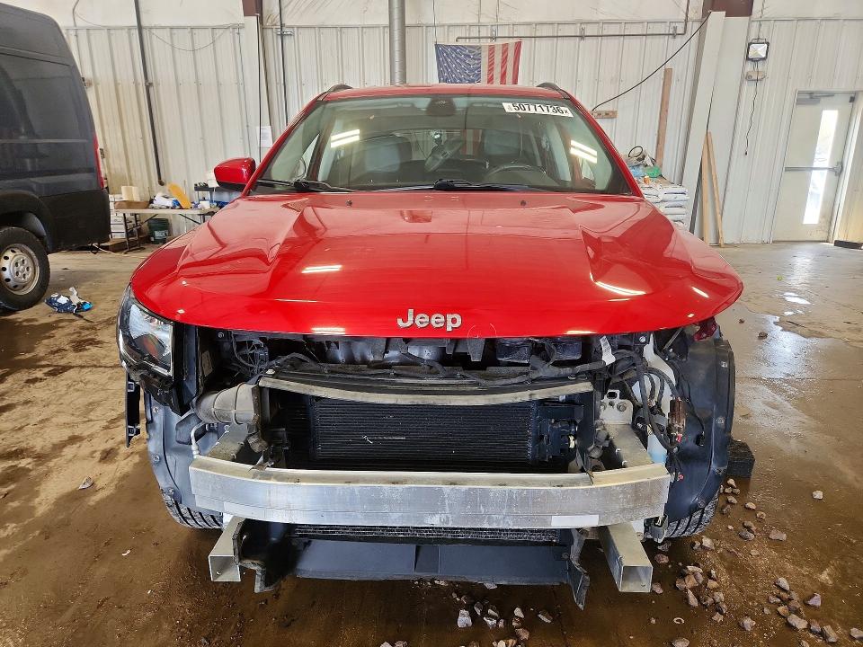 50771736 :رقم المزاد ، 3C4NJDBBXJT373284 vin ، 2018 Jeep Compass مزاد بيع