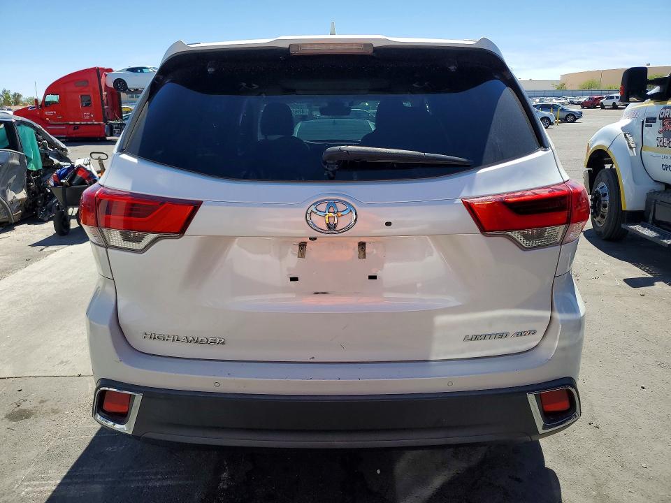 2018 Toyota Highlander მანქანა იყიდება აუქციონზე, vin: 5TDDZRFH7JS861702, აუქციონის ნომერი: 48695506