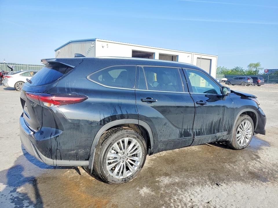 2026 Toyota Highlander მანქანა იყიდება აუქციონზე, vin: 5TDKDRBH5TS597622, აუქციონის ნომერი: 49588866