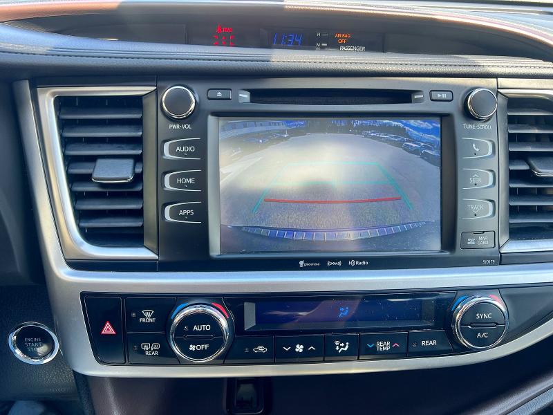 2018 Toyota Highlander მანქანა იყიდება აუქციონზე, vin: 5TDJZRFH5JS862429, აუქციონის ნომერი: 51825306
