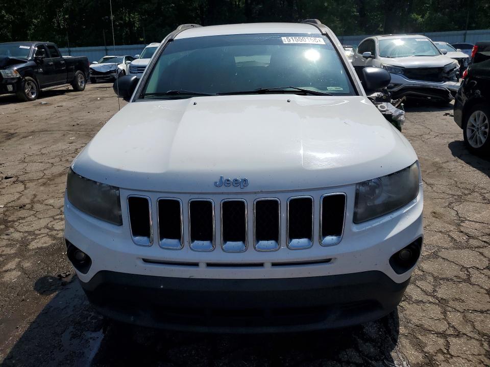51550166 :رقم المزاد ، 1C4NJDBB4GD670937 vin ، 2016 Jeep Compass مزاد بيع