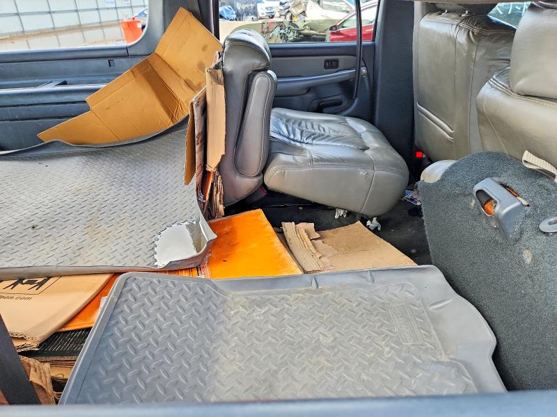 50329336 :رقم المزاد ، 1GNFK16Z42J294961 vin ، 2002 Chevrolet Suburban مزاد بيع