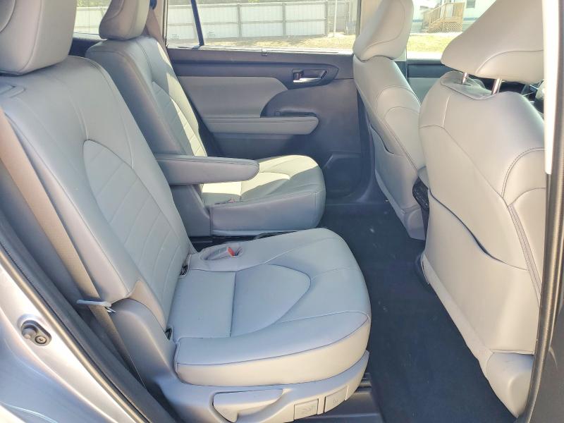 51145296 :رقم المزاد ، 5TDGZRAH3NS101731 vin ، 2022 Toyota Highlander مزاد بيع