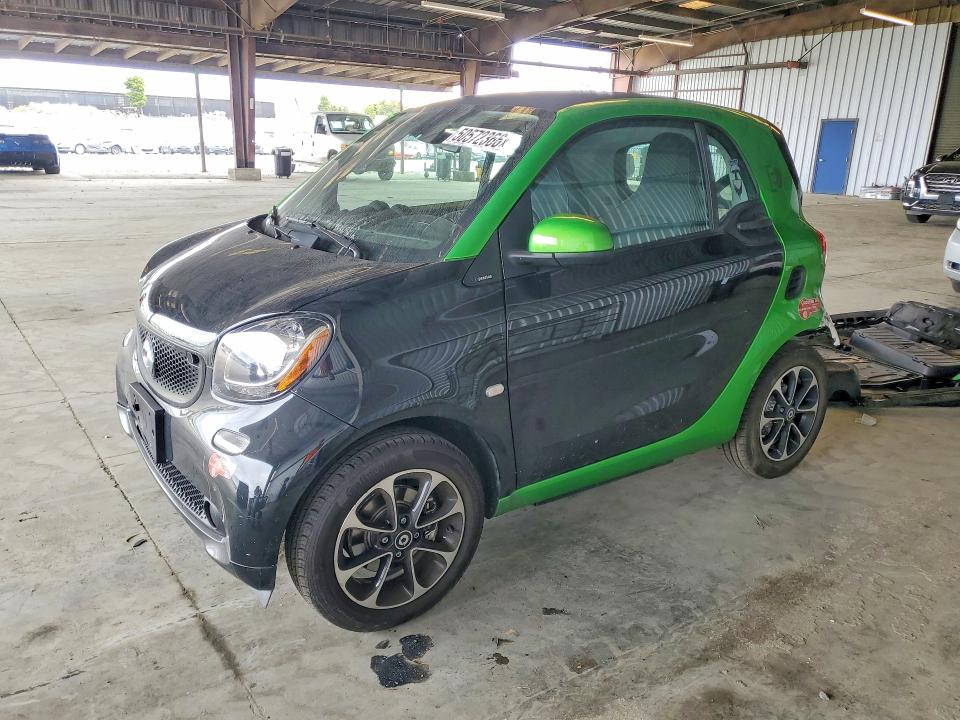 Продаж на аукціоні авто 2017 Smart Fortwo, vin: WMEFJ9BA4HK232460, номер лоту: 50572366