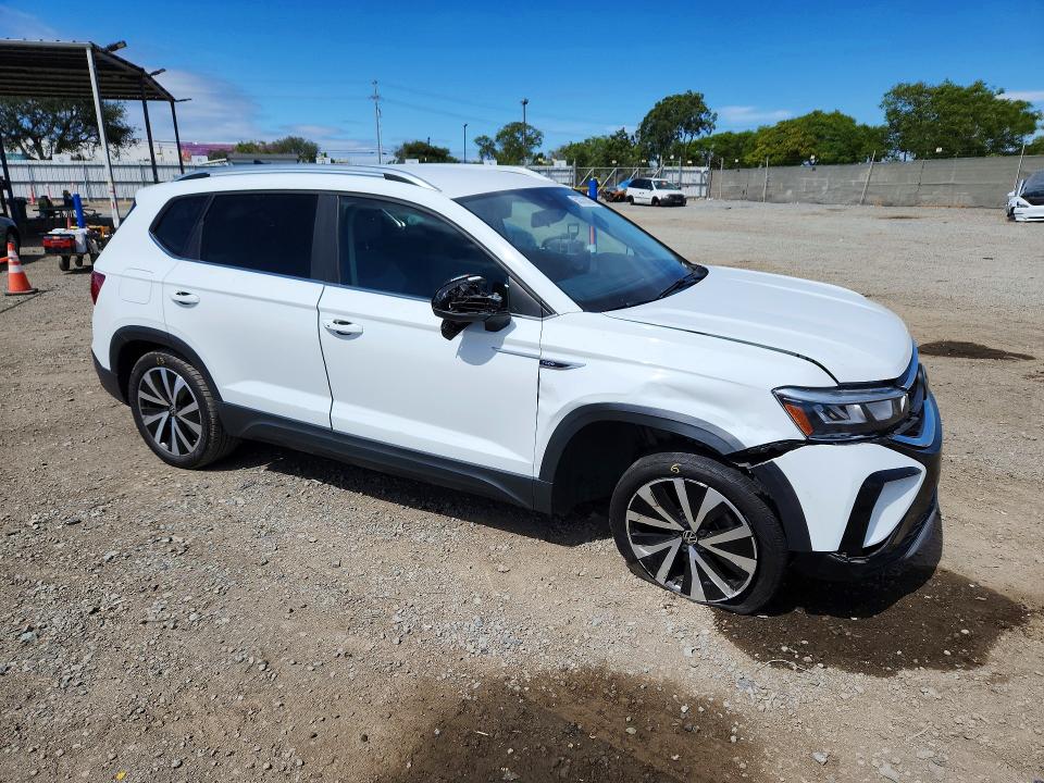 Продаж на аукціоні авто 2022 Volkswagen Taos, vin: 3VVSX7B21NM019951, номер лоту: 50370006