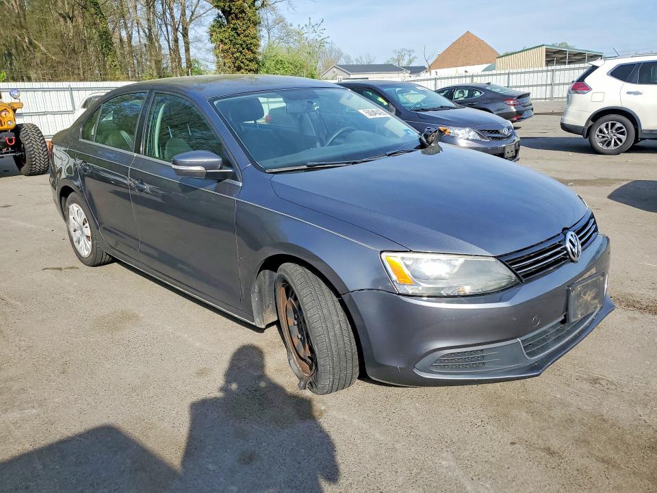 50048426 :رقم المزاد ، 3VWDP7AJ4DM221162 vin ، 2013 Volkswagen Jetta مزاد بيع