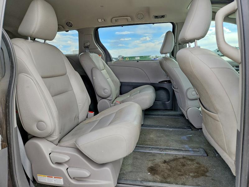 50899566 :رقم المزاد ، 5TDDZ3DC8HS170841 vin ، 2017 Toyota Sienna مزاد بيع