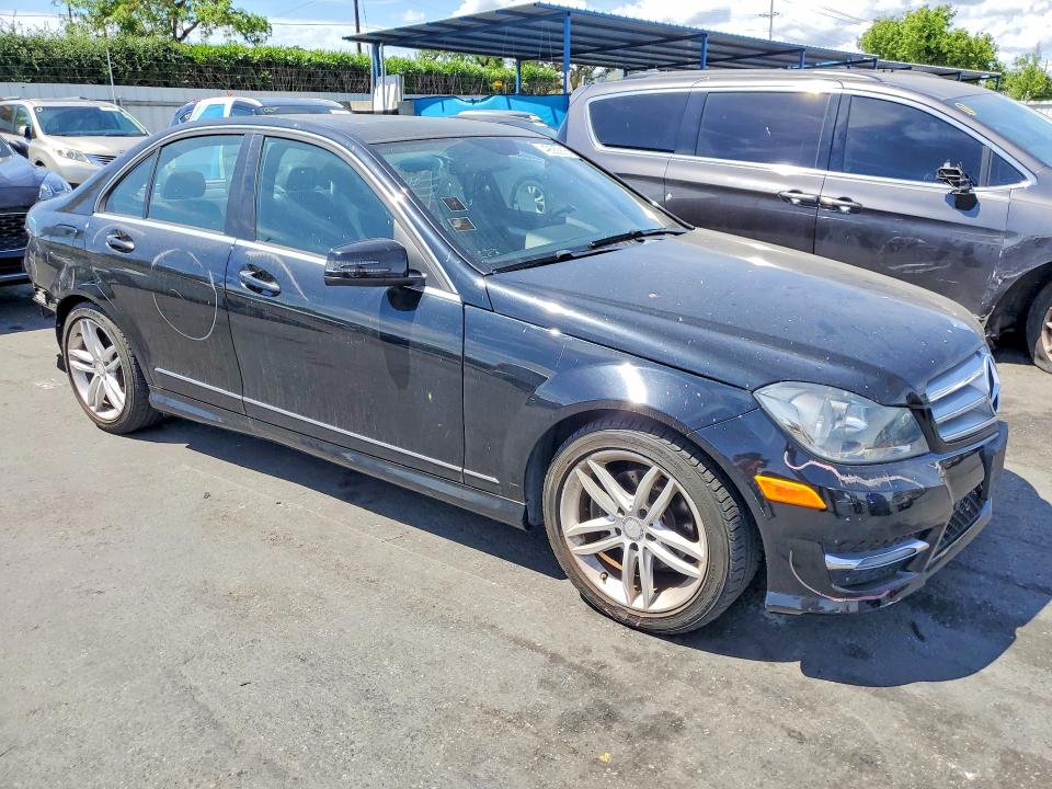 Продаж на аукціоні авто 2013 Mercedes-benz C, vin: WDDGF4HB7DA871610, номер лоту: 49582916