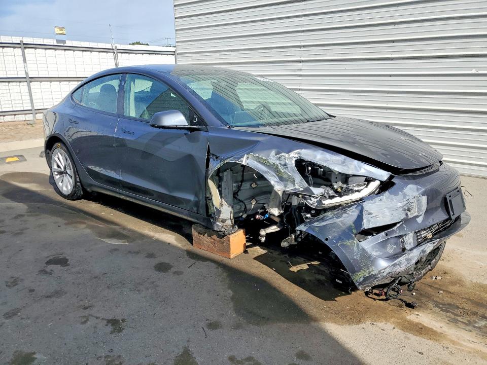 48779716 :رقم المزاد ، 5YJ3E1EB1NF261676 vin ، 2022 Tesla Model 3 مزاد بيع
