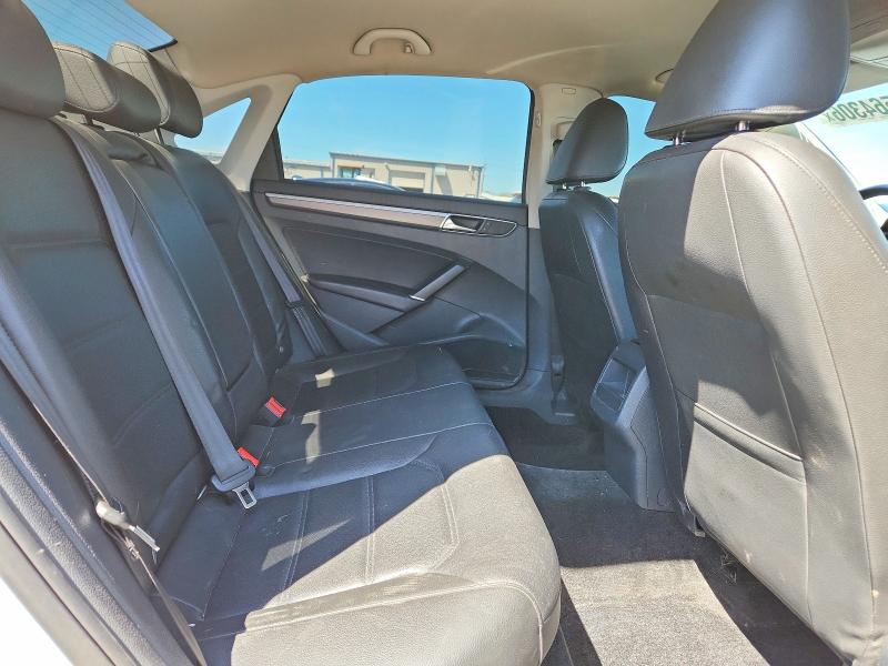 50564306 :رقم المزاد ، 1VWDT7A33HC052627 vin ، 2017 Volkswagen Passat مزاد بيع