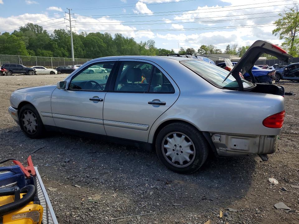 52021796 :رقم المزاد ، WDBJF25H5XA904152 vin ، 1999 Mercedes-benz E مزاد بيع