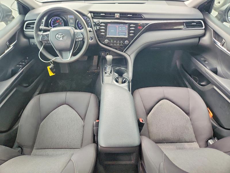 51317316 :رقم المزاد ، 4T1B11HK2JU082806 vin ، 2018 Toyota Camry مزاد بيع
