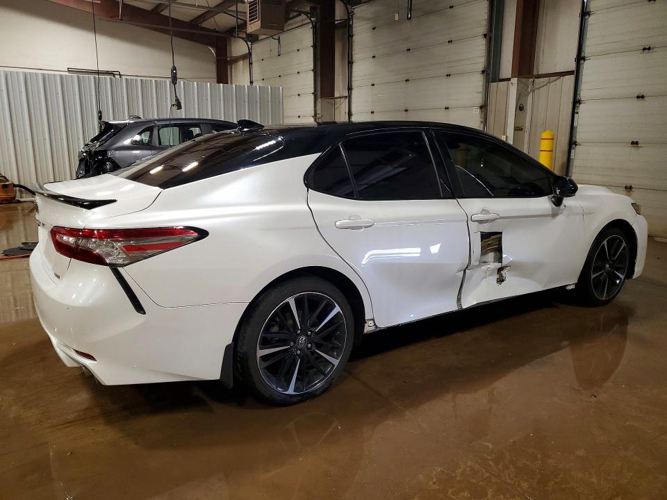 49457016 :رقم المزاد ، 4T1B61HK9KU239489 vin ، 2019 Toyota Camry مزاد بيع