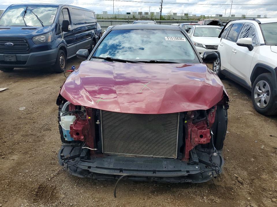 51515836 :رقم المزاد ، 4T1B11HKXJU658626 vin ، 2018 Toyota Camry مزاد بيع