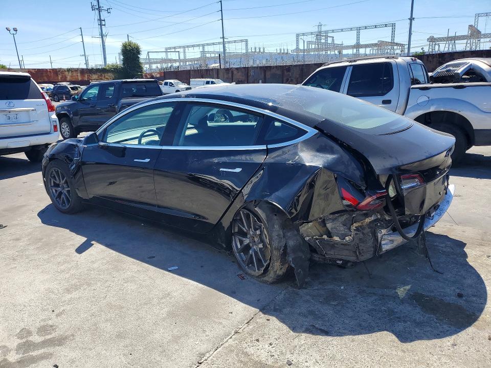 50366916 :رقم المزاد ، 5YJ3E1EA5JF098774 vin ، 2018 Tesla Model 3 مزاد بيع