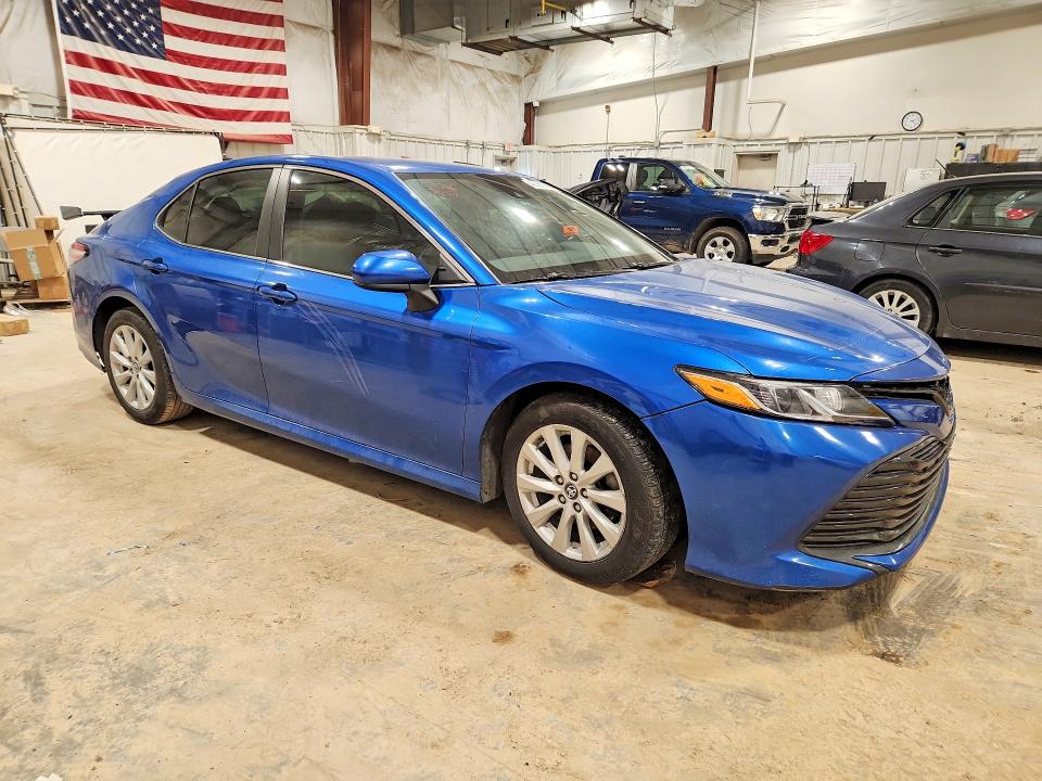 48151586 :رقم المزاد ، 4T1B11HK0KU165099 vin ، 2019 Toyota Camry مزاد بيع