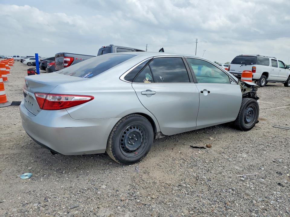 51479426 :رقم المزاد ، 4T1BF1FKXHU305592 vin ، 2017 Toyota Camry مزاد بيع