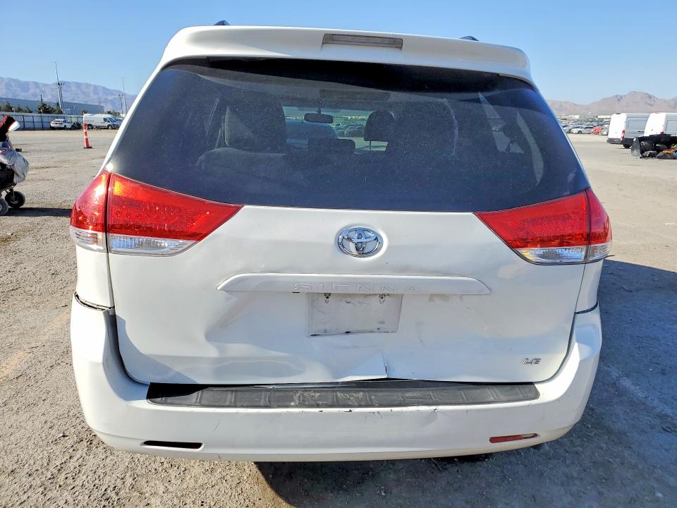 51004166 :رقم المزاد ، 5TDKK3DCXES497720 vin ، 2014 Toyota Sienna مزاد بيع