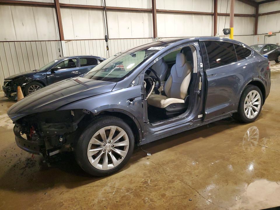 49377136 :رقم المزاد ، 5YJXCBE2XHF074499 vin ، 2017 Tesla Model X مزاد بيع