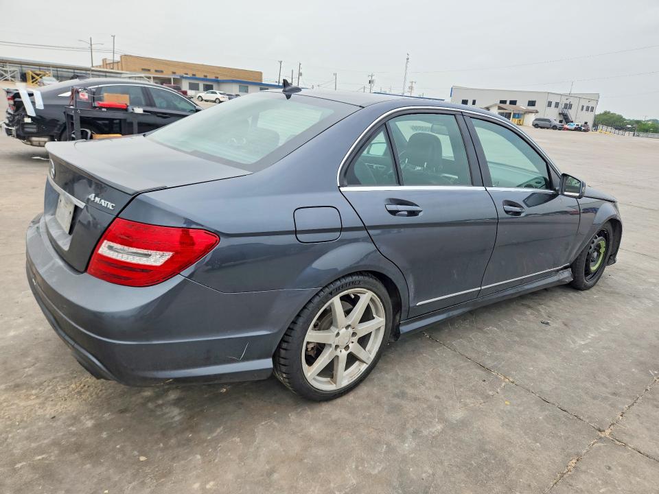 2014 Mercedes Benz C მანქანა იყიდება აუქციონზე, vin: WDDGF8AB6EG235373, აუქციონის ნომერი: 51650886