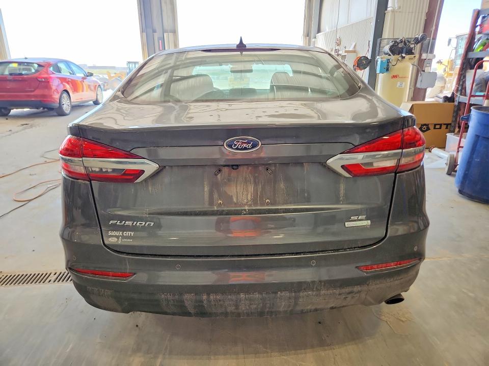 49379146 :رقم المزاد ، 3FA6P0HD5LR255167 vin ، 2020 Ford Fusion مزاد بيع
