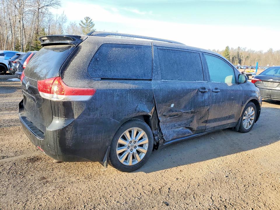 48188066 :رقم المزاد ، 5TDYK3DC7BS173713 vin ، 2011 Toyota Sienna-v6 مزاد بيع