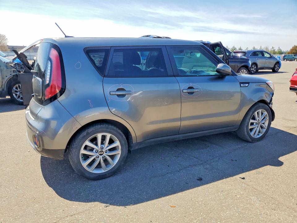 49671536 :رقم المزاد ، KNDJP3A55J7605622 vin ، 2018 Kia Soul مزاد بيع