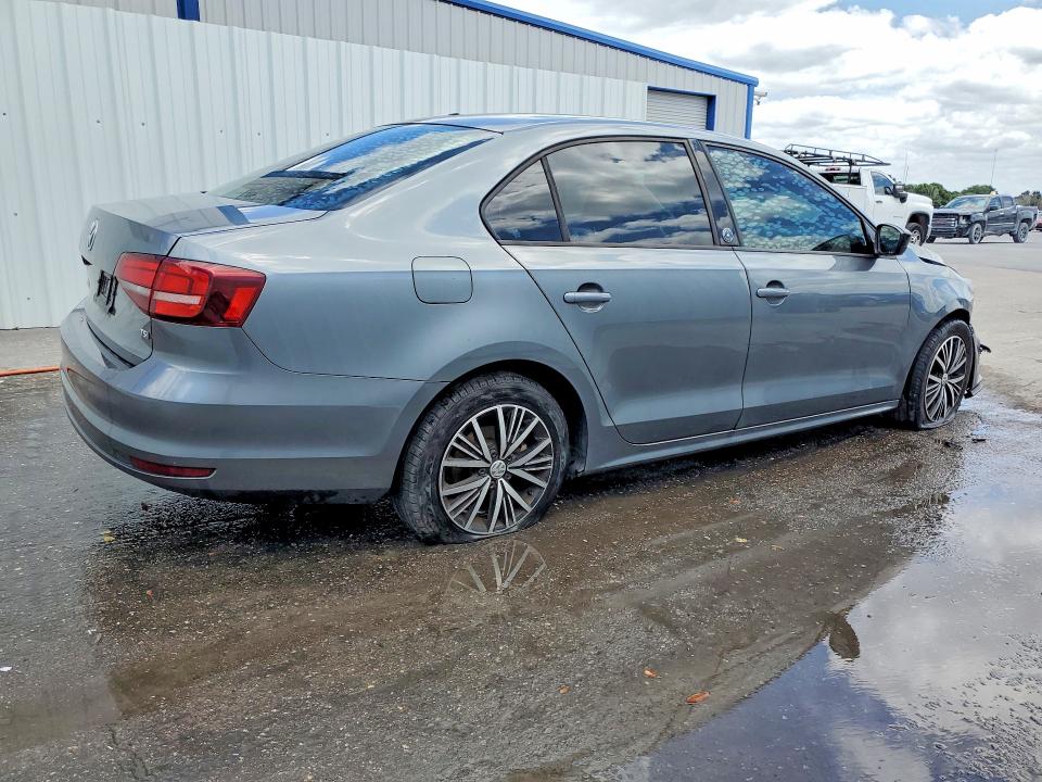 49438226 :رقم المزاد ، 3VWDB7AJ2JM205102 vin ، 2018 Volkswagen Jetta مزاد بيع