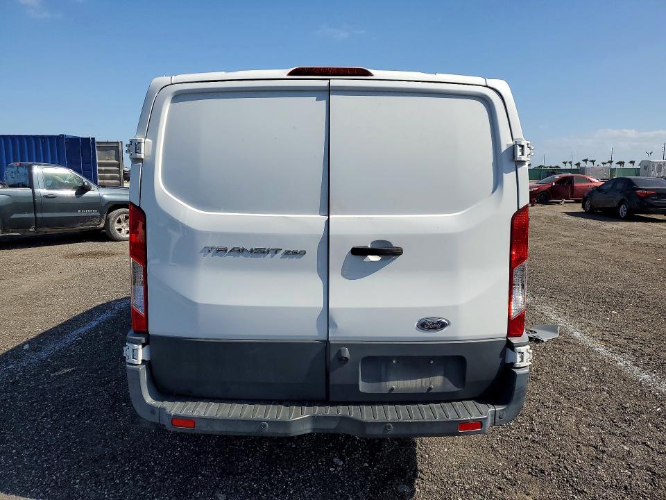 50277356 :رقم المزاد ، 1FTNR1YM5FKB32970 vin ، 2015 Ford Transit مزاد بيع