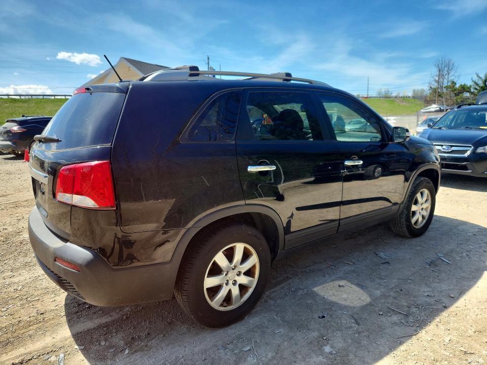 2011 Kia Sorento მანქანა იყიდება აუქციონზე, vin: 5XYKT4A1XBG174637, აუქციონის ნომერი: 50573396
