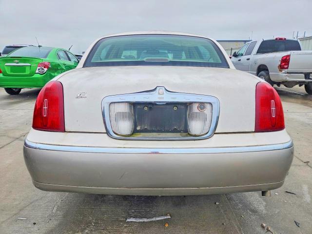 Продаж на аукціоні авто 2001 Lincoln Town Car, vin: 1LNHM81WX1Y647304, номер лоту: 50566956