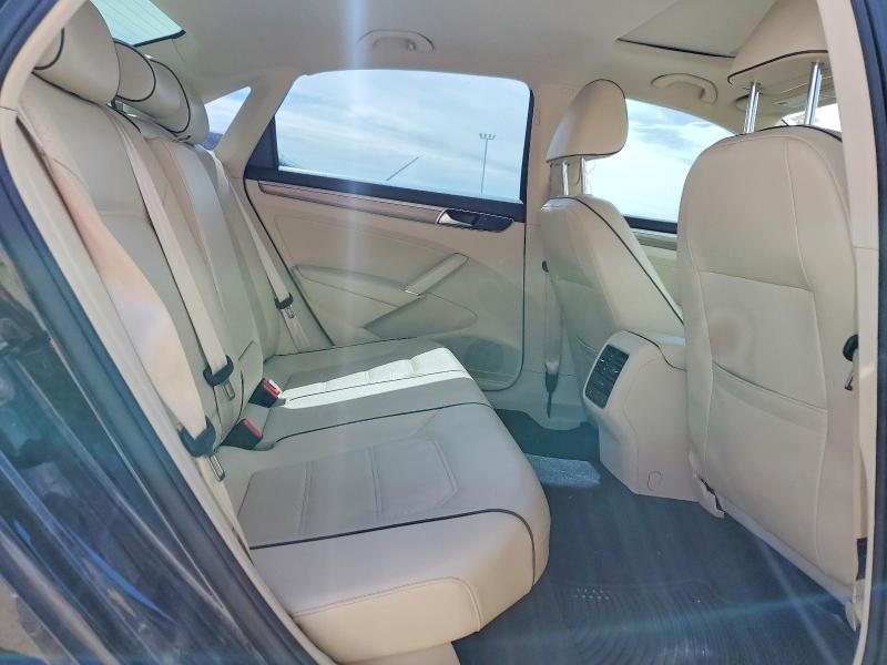 49257926 :رقم المزاد ، 1VWGT7A38HC054421 vin ، 2017 Volkswagen Passat مزاد بيع