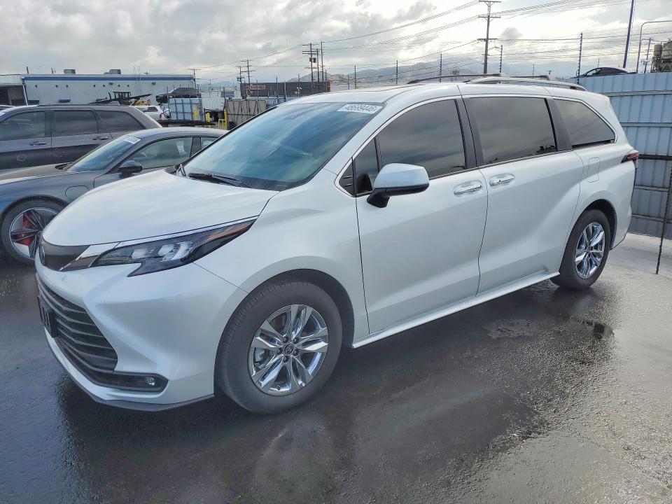Aukcja sprzedaży 2025 Toyota Sienna, vin: 5TDJRKEC4SS261172, numer aukcji: 48699446