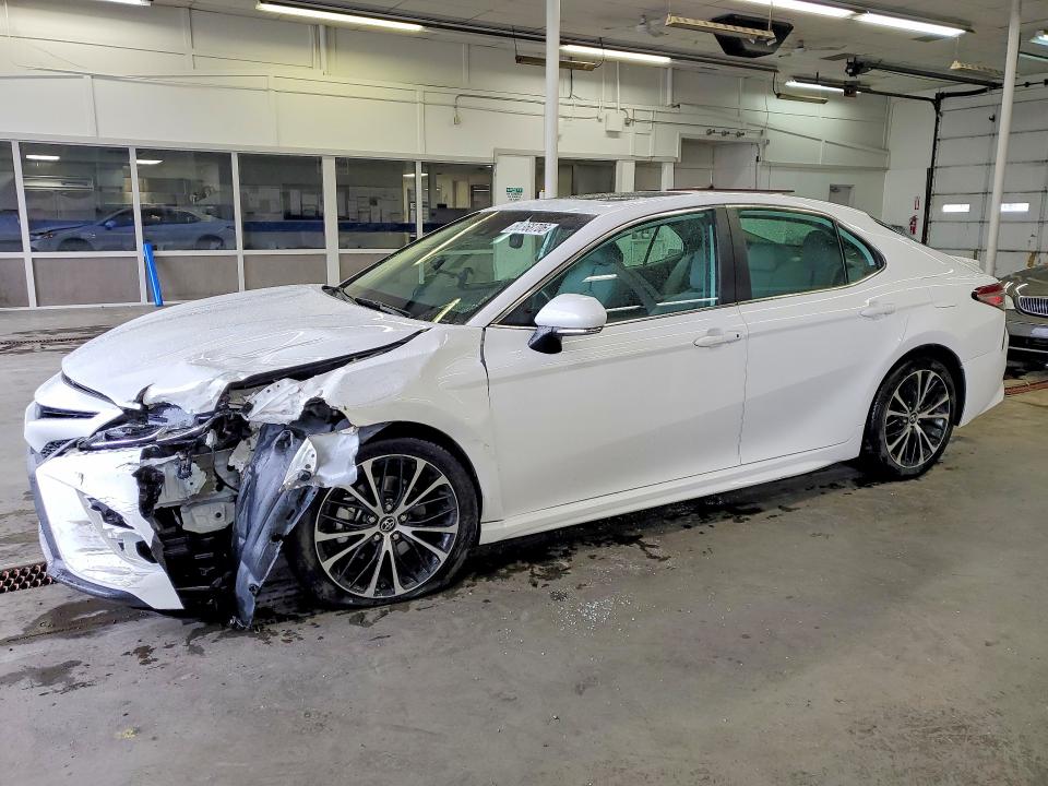 50368706 :رقم المزاد ، 4T1B11HK4KU262578 vin ، 2019 Toyota Camry مزاد بيع