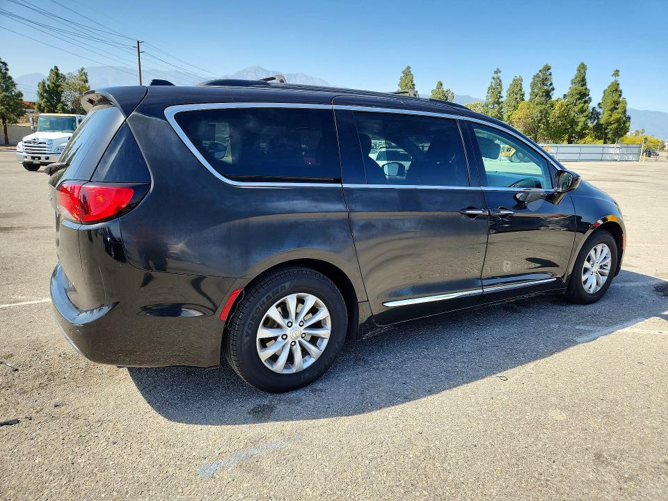 Продажа на аукционе авто 2017 Chrysler Pacifica, vin: 2C4RC1BG6HR815898, номер лота: 51507866