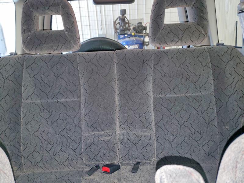 49281706 :رقم المزاد ، 2CNBJ734926935942 vin ، 2002 Chev Tracker مزاد بيع