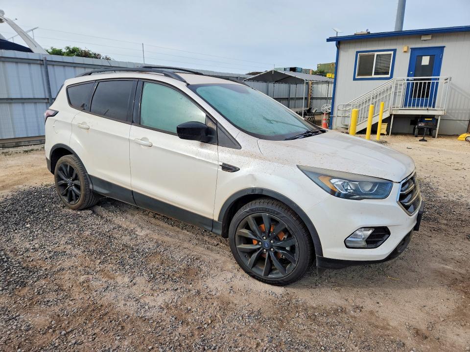 Продажа на аукционе авто 2017 Ford Escape, vin: 1FMCU0GD3HUC35048, номер лота: 48956346