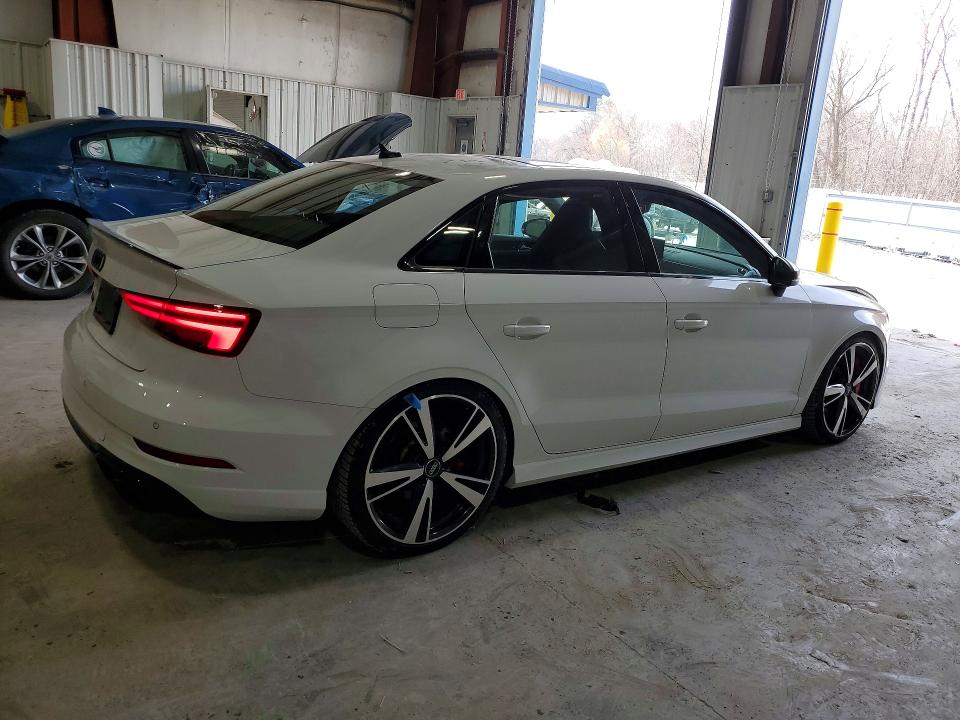 49421876 :رقم المزاد ، WUABWGFF1KA904970 vin ، 2019 Audi Rs3 مزاد بيع