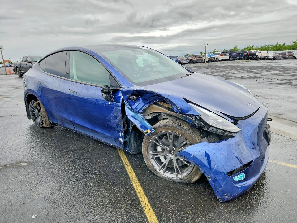 Продажа на аукционе авто 2025 Tesla Model Y, vin: 7SAYGDEE4SF275808, номер лота: 50518776