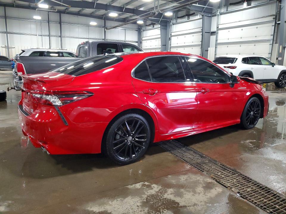 48700126 :رقم المزاد ، 4T1K61BK2NU056223 vin ، 2022 Toyota Camry مزاد بيع