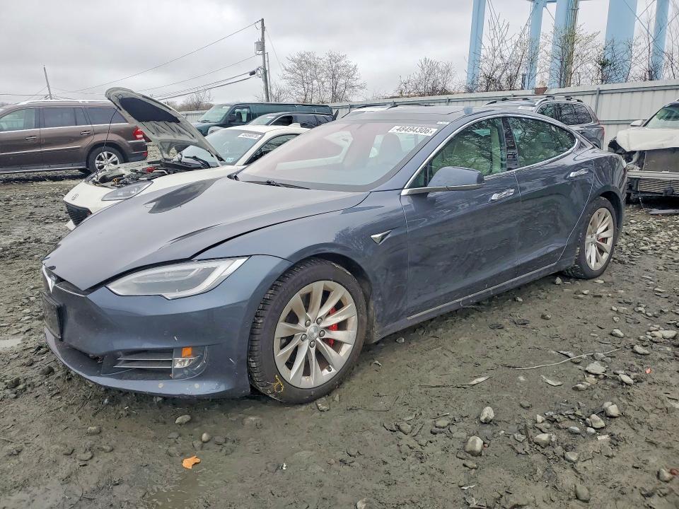 48494306 :رقم المزاد ، 5YJSA1E49JF246314 vin ، 2018 Tesla Model S مزاد بيع