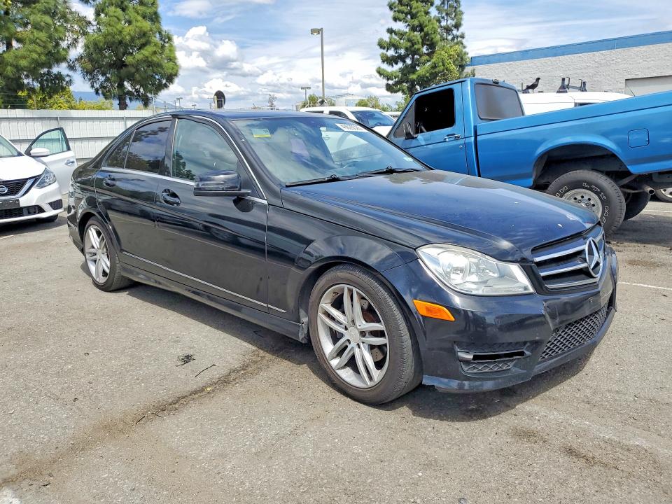 Продажа на аукционе авто 2012 Mercedes-benz C, vin: WDDGF4HB1CR231845, номер лота: 49628526